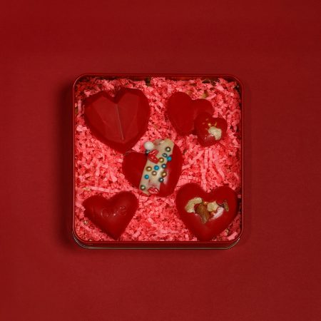 Crimson Hearts Metal Çikolata Kutusu 75gr